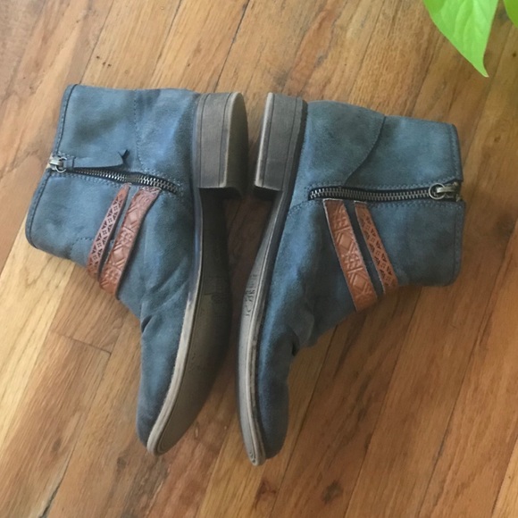 SOLD Grey Suede Roxy Ankle Booties - Picture 3 of 6